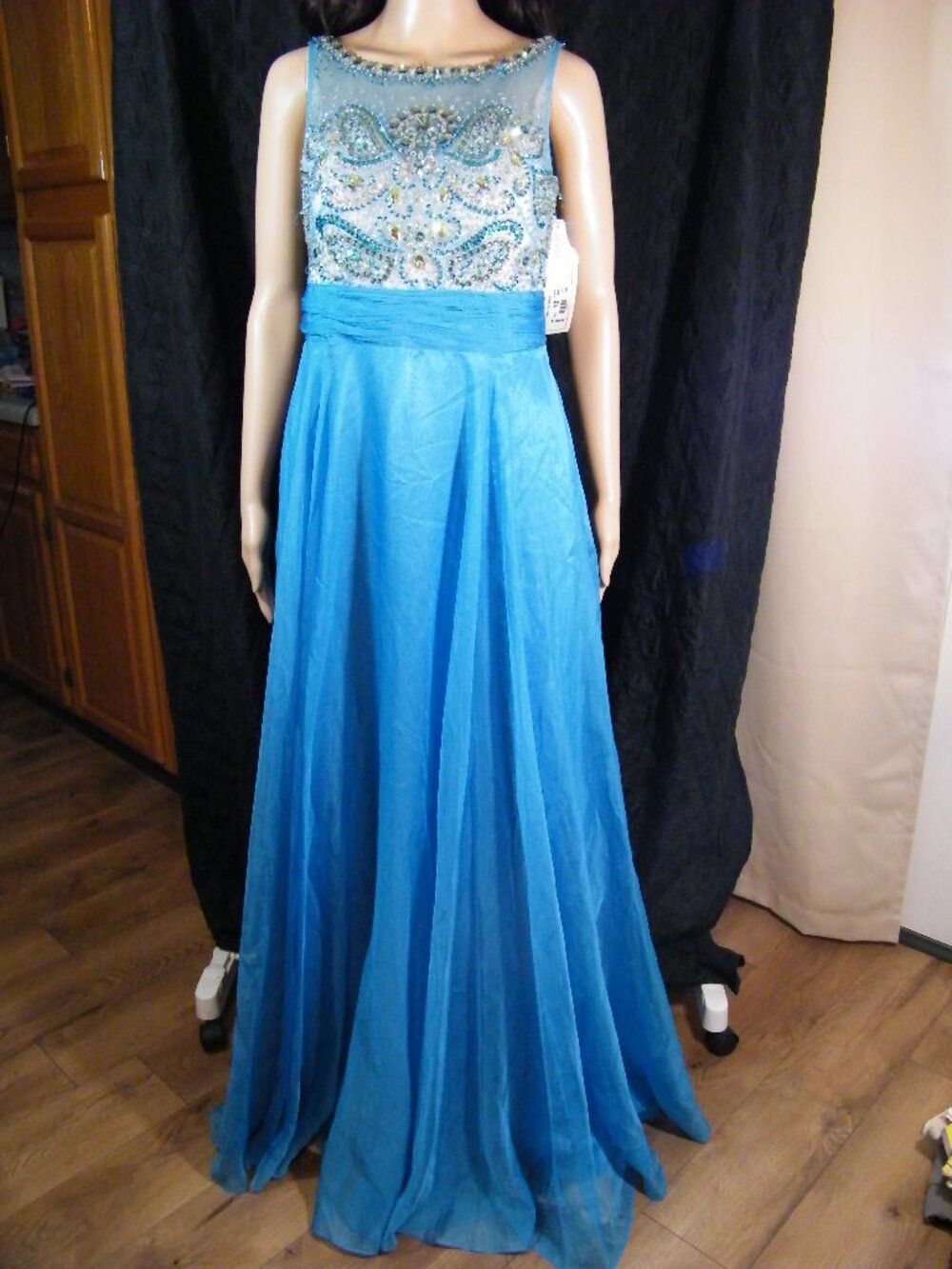 Formal Gown Sz. 9/10 Dave & Johnny Color: Turquoise NWT